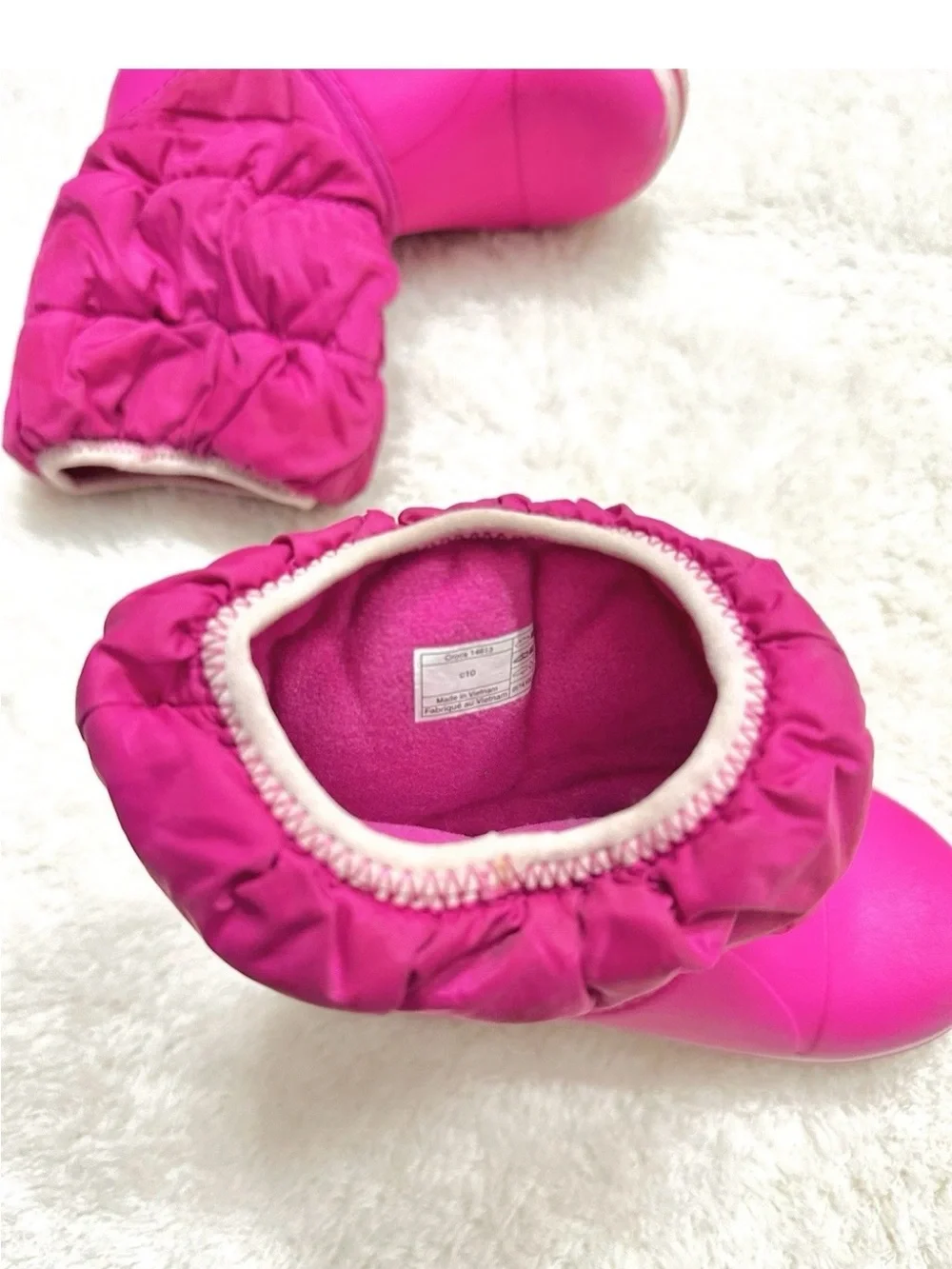 Crocs Girls Puff Winter Snow Boots Size 10C bright pink Excellent Condition